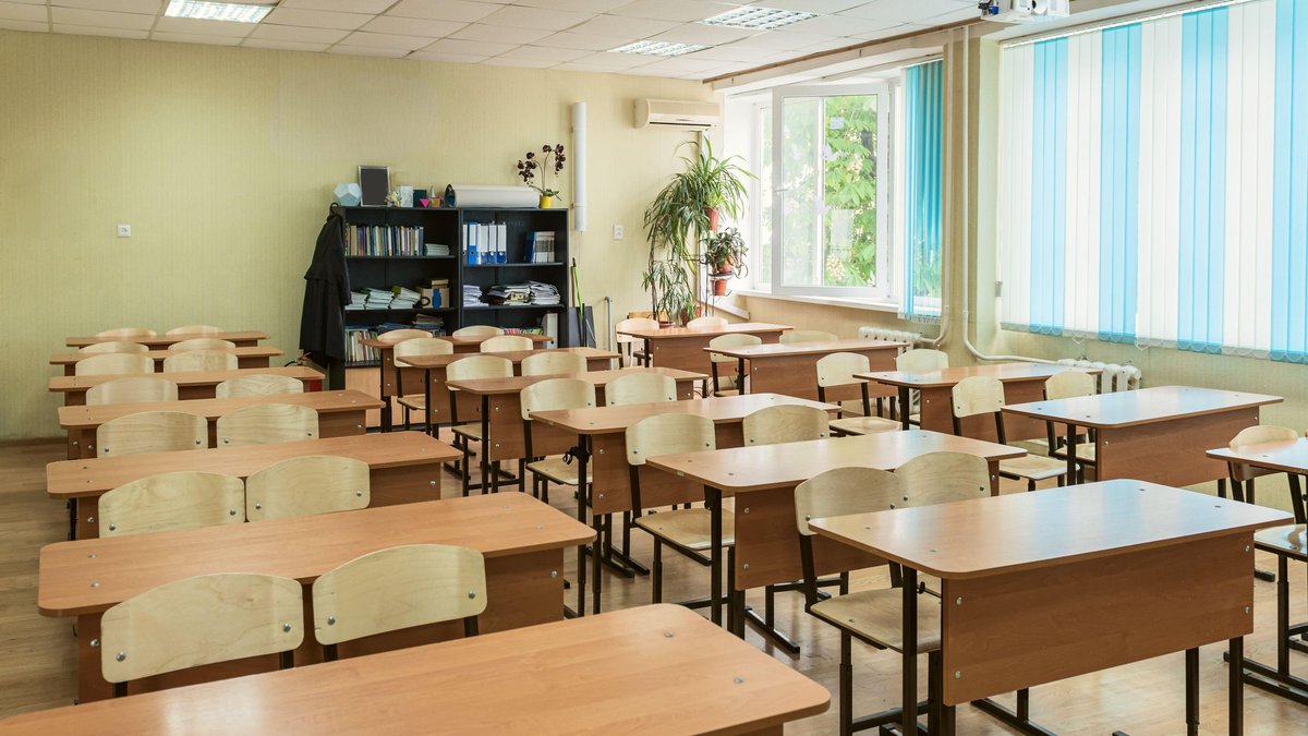 Фото класса в школе без людей Третьеклассники из новосибирской школы неделю не ходят учиться в знак поддержки 