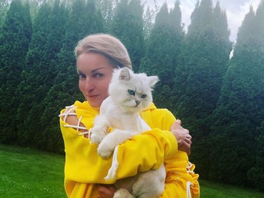 Анастасия Волочкова и ее британская шиншилла Лакки. Источник: @volochkova_art (https://www.instagram.com/p/BzDzoB3IlqS/).