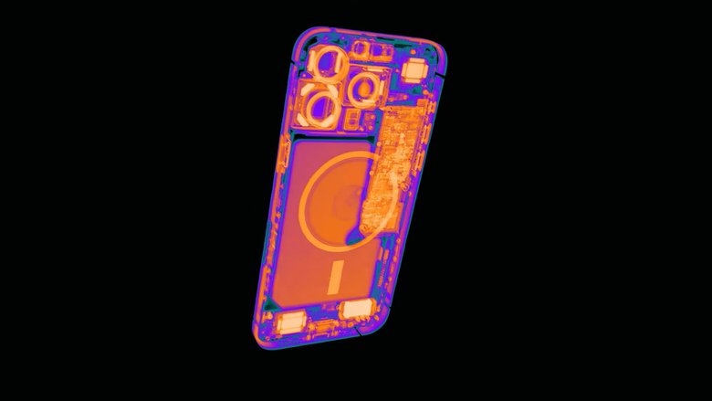 iPhone 15 Pro Max сделали рентген. Скриншот из видео ниже