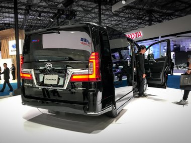 slide image for gallery: 25184 | Toyota GranAce