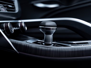 slide image for gallery: 27002 | Geely Tugella interior