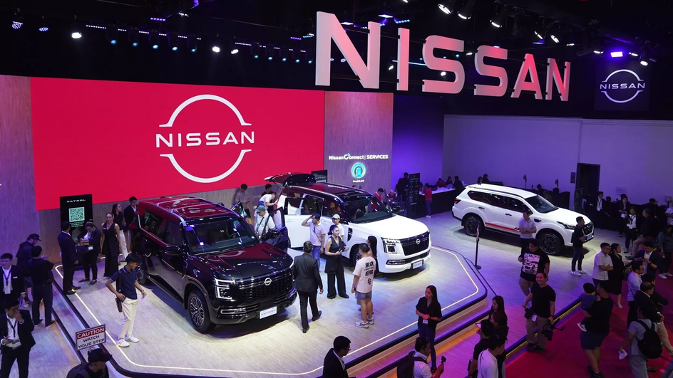 Стенд бренда Nissan на выставке в Маниле, Филиппины Стенд бренда Nissan на выставке в Маниле, Филиппины