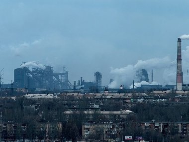 Запорожье – четвертый по величине индустриальный центр Украины. Тут располагается множество предприятий цветной и черной металлургии и несколько машиностроительных заводов. Естественно, это сказывается на экологической обстановке в городе.
