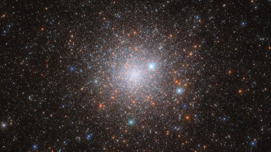 Изображение NGC 1786 — шарового звездного скопления в Большом Магеллановом Облаке Изображение NGC 1786 — шарового звездного скопления в Большом Магеллановом Облаке