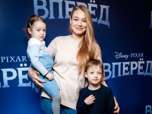 Оксана Акиньшина с детьми