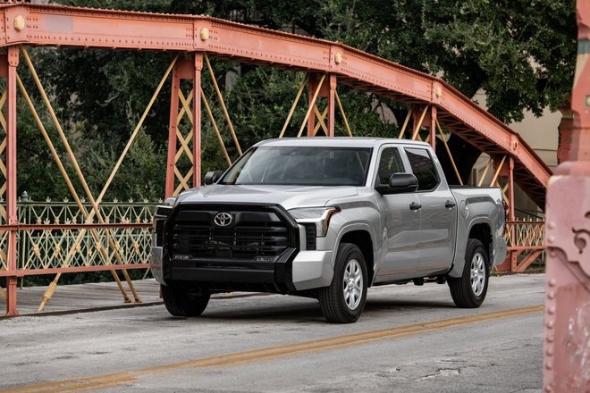 Toyota Tundra SR CrewMax '2021–н.в. Toyota Tundra SR CrewMax '2021–н.в.