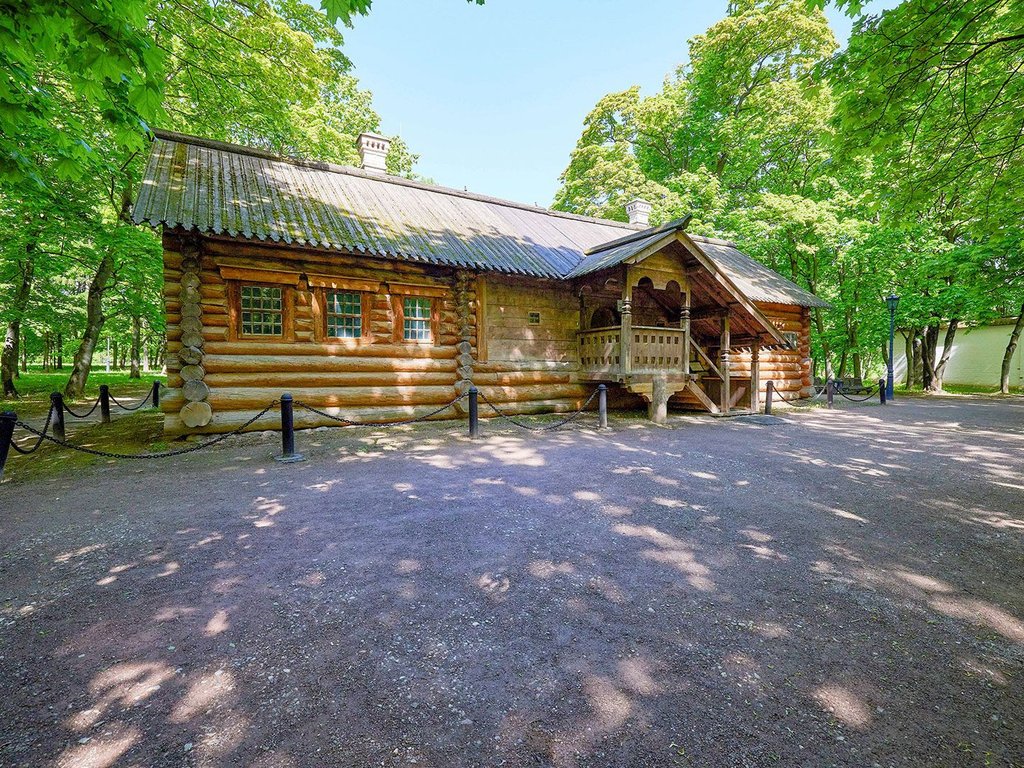 Памятник деревянного зодчества: домик Петра I в «Коломенском» отремонтируют  - Новости Mail.ru