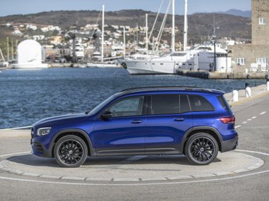 slide image for gallery: 25369 | Mercedes GLB