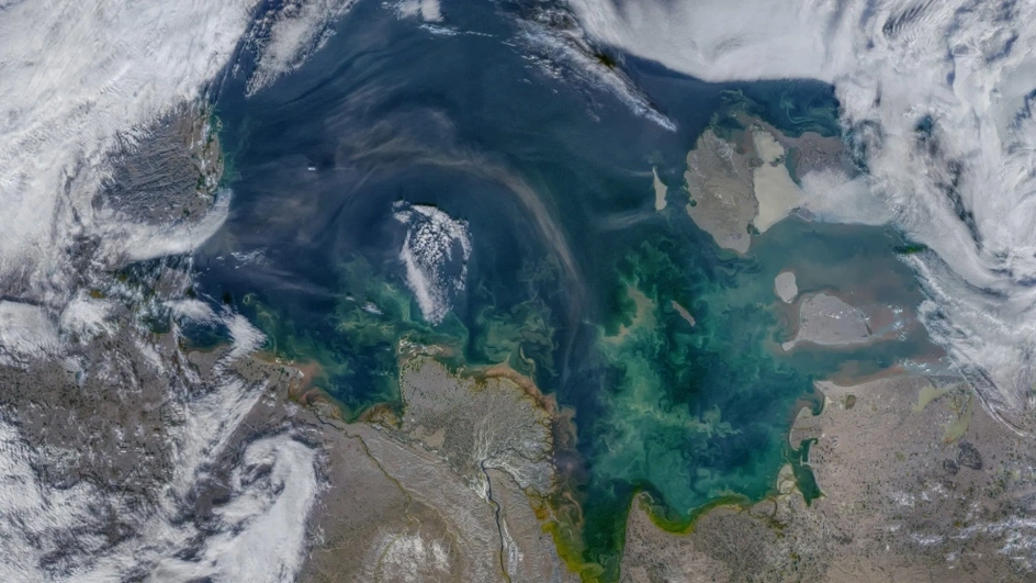 Дельта Лены и прилегающая часть моря Лаптевых из космоса Дельта Лены и прилегающая часть моря Лаптевых из космоса