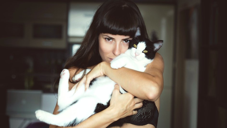 Девушка с котом Девушка с котом