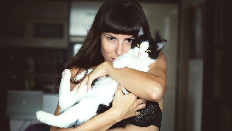 Девушка с котом Девушка с котом