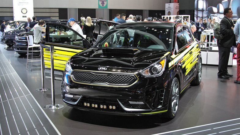 slide image for gallery: 23289 |  Kia Niro Triathlon