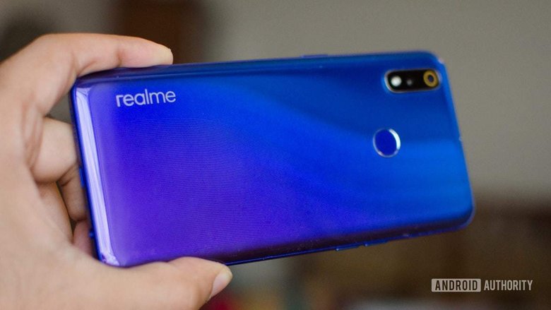 Realme 3 Pro / фото Android Authority