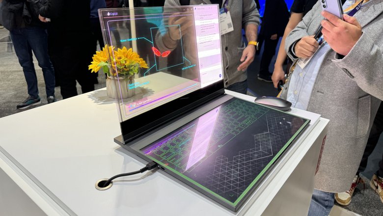 Прозрачный ноутбук красуется на фото редакции Hi-Tech Mail.ru