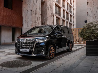 slide image for gallery: 26719 | Toyota Alphard
