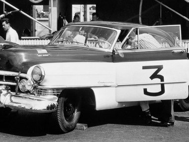 slide image for gallery: 24829 | Cadillac
