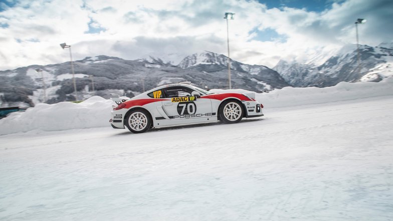 slide image for gallery: 24059 | Porsche показала раллийный Cayman GT