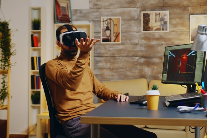 Человек в VR очках