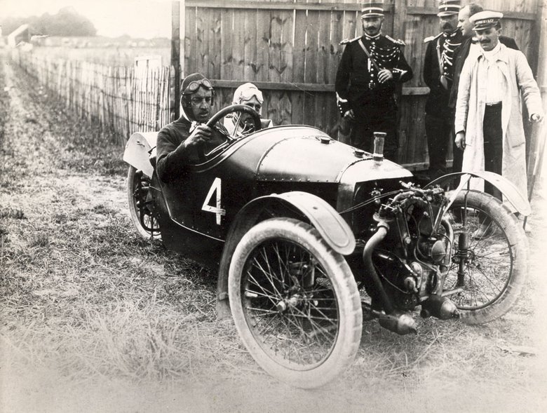 В 1913 году Morgan показал самое быстрое время на знаменитом Shelsley Walsh Hill Climb со средней скоростью 22 мили в час. А в конце года Morgan Runabout получил больше наград за надежность и скорость, чем любой другой трицикл.