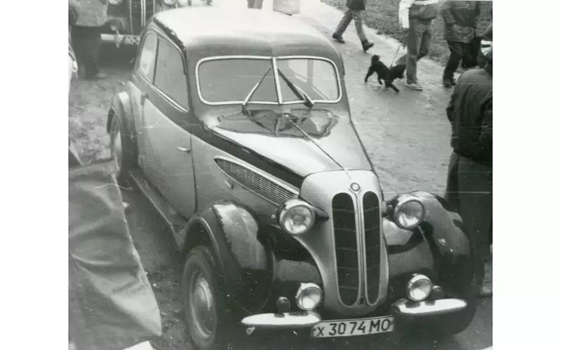 Выпуск советских BMW 321 в Айзенахе начали уже в 1945 году. В СССР машины жили и работали много лет.