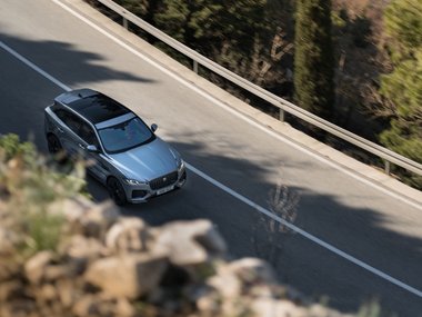 slide image for gallery: 26575 | Jaguar F-Pace