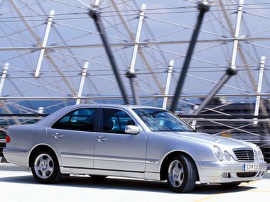 Slide image for gallery: 12995 | Mercedes-Benz W210. Фото: legion-media.ru