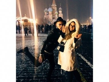 Slide image for gallery: 4701 | Алена и Слава также заглянули на Красную площадь