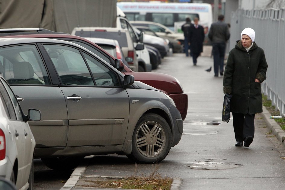 Парковка на тротуаре Парковка на тротуаре