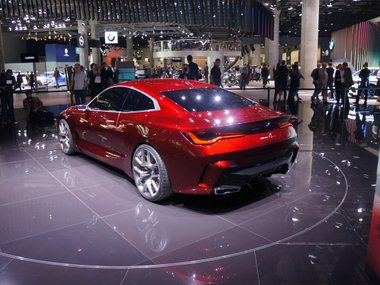 slide image for gallery: 24998 | BMW Concept 4