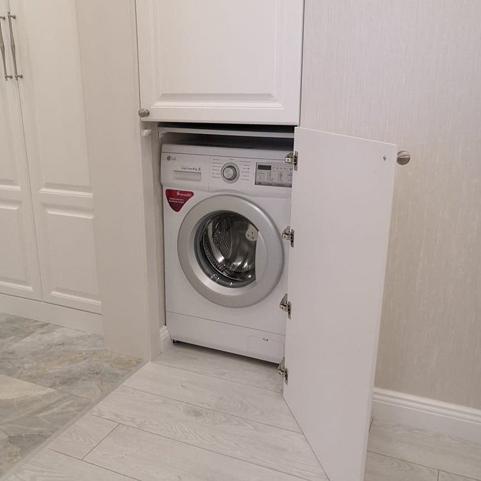 Можно ли ставить стиральную машину в коридоре (и как это сделать)