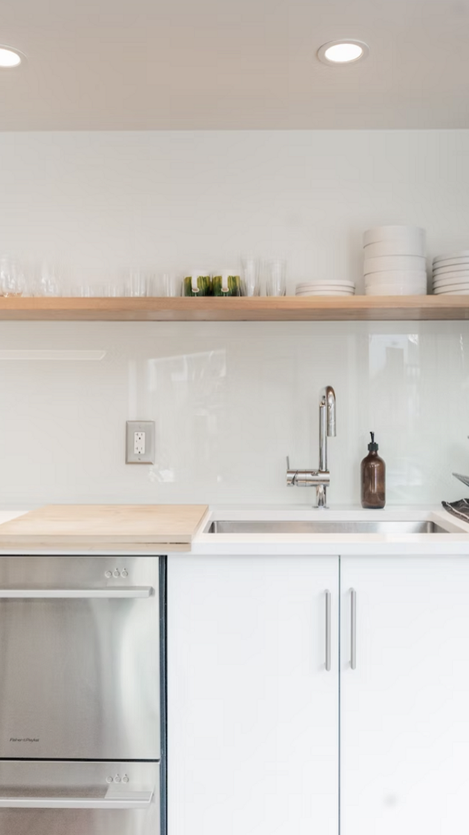 5 способов сделать кухню в съемной квартире уютнее (и не потратить много)