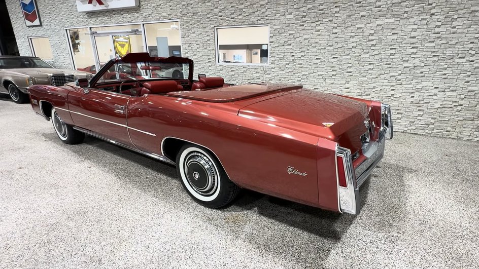 В багажнике Cadillac Eldorado сохранилось запасное колесо, которое не разу не использовали