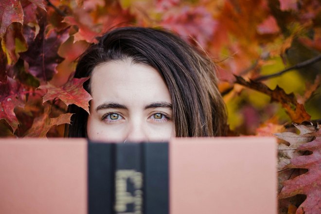 Девушка с книгой Девушка с книгой