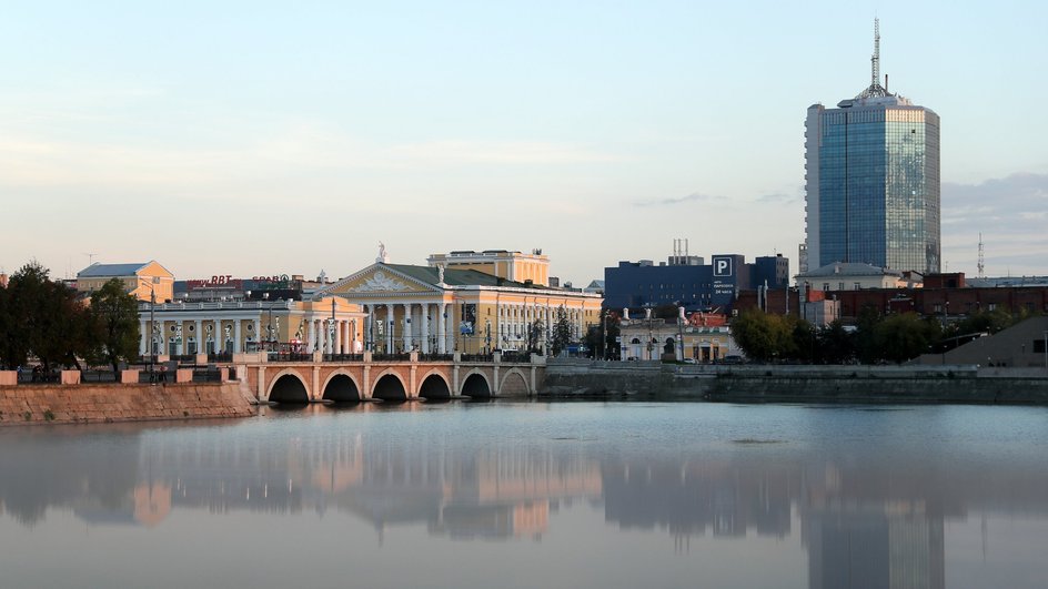 Россия. Челябинск. Городская набережная реки Миасс