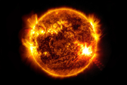 Обсерватория солнечной динамики НАСА сделала это изображение солнечной вспышки X5.8, достигшей пика в 21:23 по восточному времени 10 мая 2024 года.