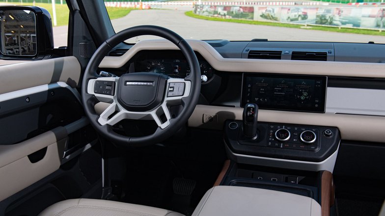 slide image for gallery: 27036 | Land Rover Defender Interior