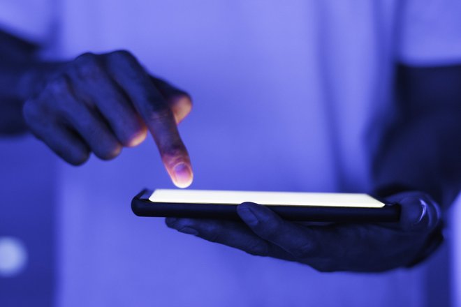 смартфон в руке смартфон в руке