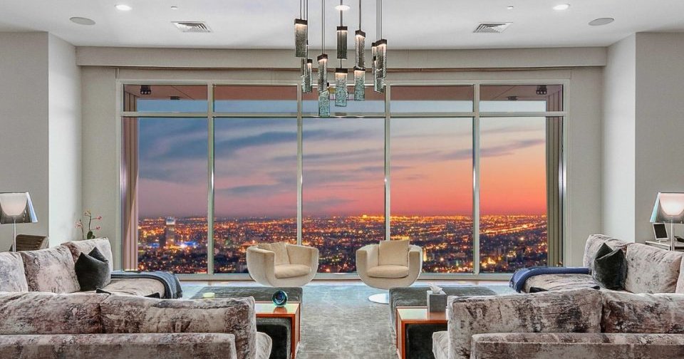 На 40-м этаже с видом на Лос-Анджелес: апартаменты Мэттью Перри