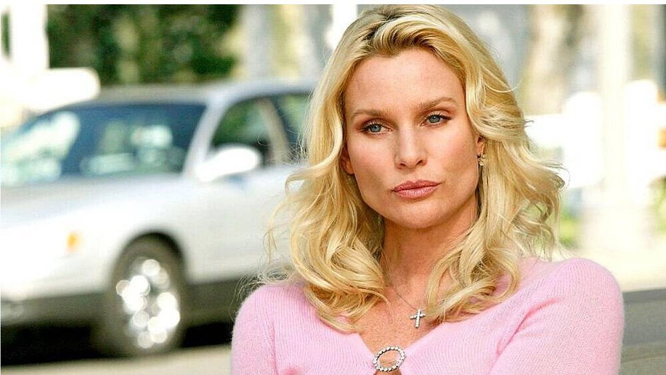 Николетт Шеридан в роли Иди в сериале «Отчаянные домохозяйки» Николетт Шеридан в роли Иди в сериале «Отчаянные домохозяйки»