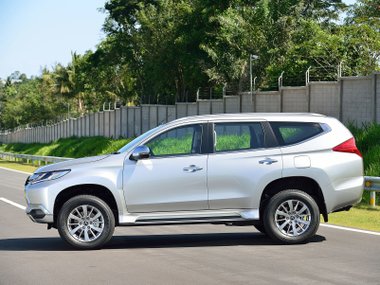 slide image for gallery: 17193 | Mitsubishi Pajero Sport