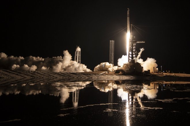 Старт ракеты Falcon 9 Старт ракеты Falcon 9
