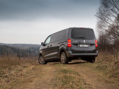 slide image for gallery: 25643 | Peugeot Traveller 4×4