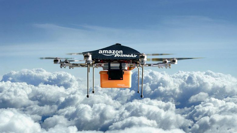 Другая модель: дрон-курьер. Ранее Amazon уже патентовали башню для дронов, работающих на доставке. Фото: Queens