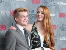 Джек Глисон и Софи Тернер Джек Глисон и Софи Тернер