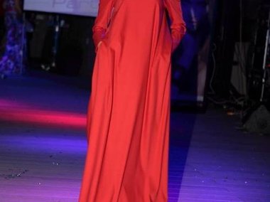 Slide image for gallery: 3173 | Комментарий lady.mail.ru: Красное платье в пол от LaRiya