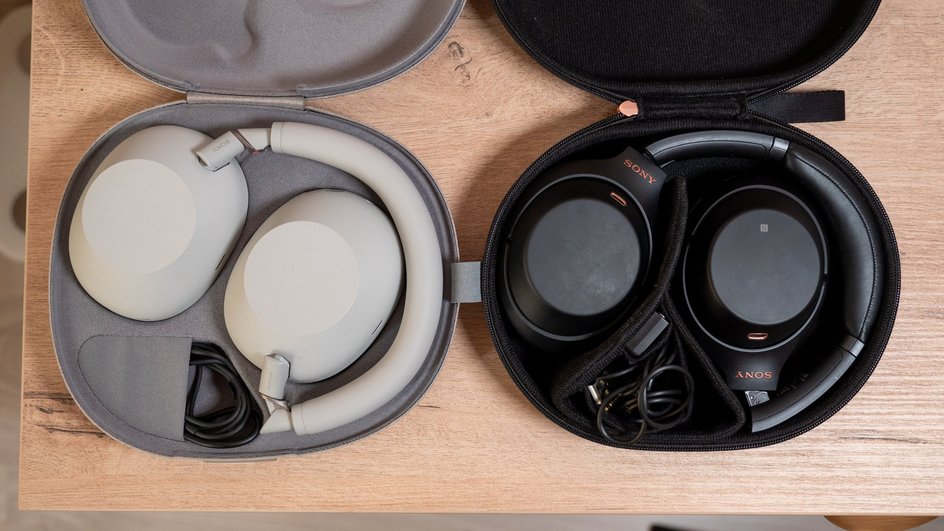 Заметьте, как лоснятся черные Sony WH-1000XM3/XM4. Такой же “успех” ждет черные и синие Sony WH-1000XM6 спустя месяцы эксплуатации: они не матовые, в отличие от бежевой версии Заметьте, как лоснятся черные Sony WH-1000XM3/XM4. Такой же “успех” ждет черные и синие Sony WH-1000XM6 спустя месяцы эксплуатации: они не матовые, в отличие от бежевой версии