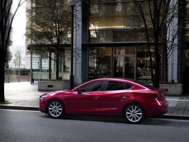 slide image for gallery: 22359 | Mazda 3