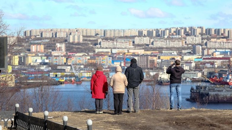 Мурманск – лишь один из немногих городов России, где можно увидеть северное сияние. Добраться сюда гораздо удобнее и дешевле, чем, например, на Чукотку. Да и погода в этих местах несколько комфортнее.
