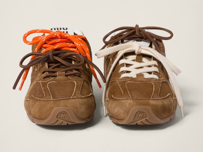 Кеды Miu Miu x New Balance, ставшие самой модной обувью для женщин по рейтингу Lyst Кеды Miu Miu x New Balance, ставшие самой модной обувью для женщин по рейтингу Lyst