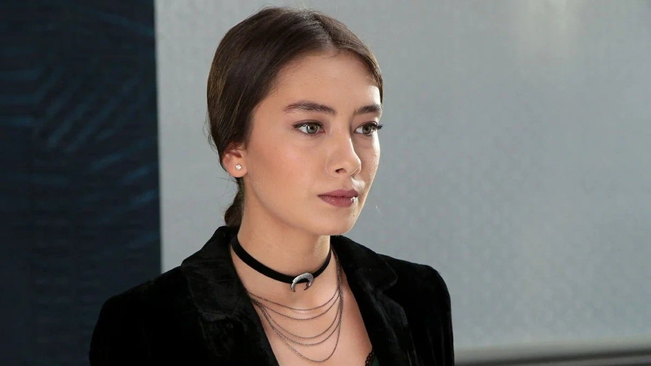 Неслихан Атагюль в сериале «Черная любовь» Неслихан Атагюль в сериале «Черная любовь»